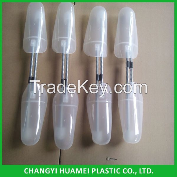 Attractive plastic shoe trees 