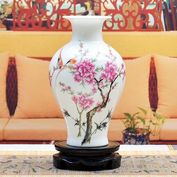 Fishtail Famille Rose Porcelain Vase