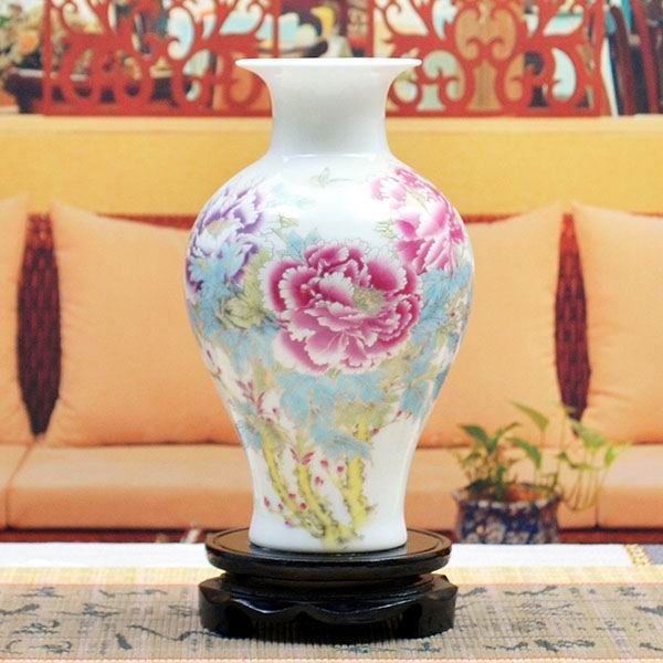 Fishtail Famille Rose Porcelain Vase