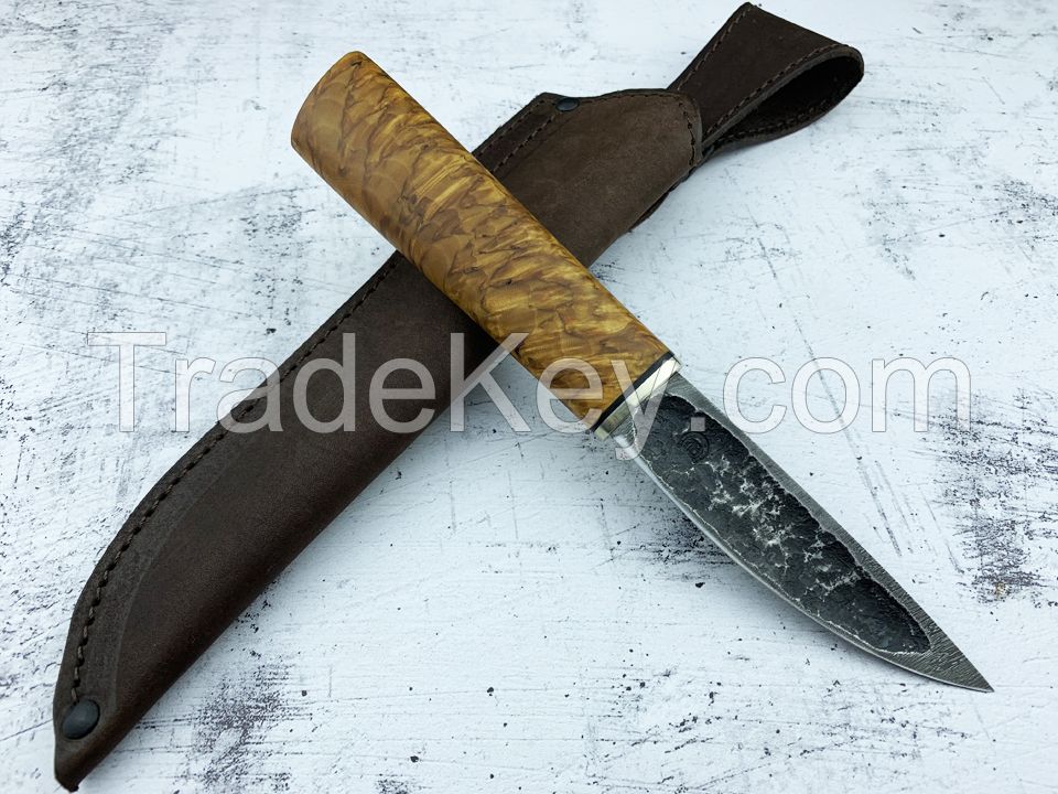 Beautiful knife with forged Damascus steel blade