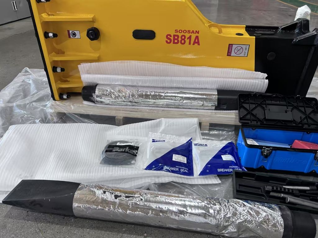 2025 SOOSAN Hydraulic Breaker SB81A Breaker suitable for excavators with 18-26 ton  with accumulator