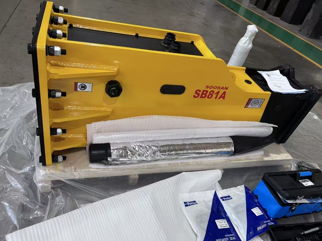2025 SOOSAN Hydraulic Breaker SB81A Breaker suitable for excavators with 18-26 ton  with accumulator