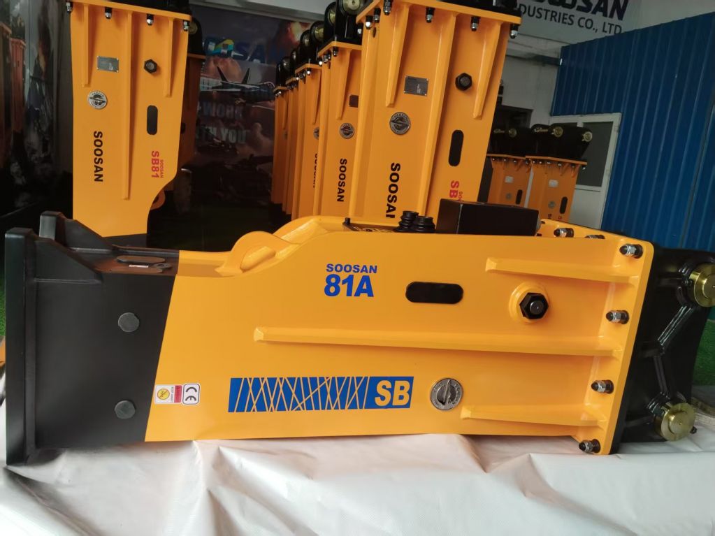 2025 SOOSAN Hydraulic Breaker SB81A Breaker suitable for excavators with 18-26 ton  with accumulator