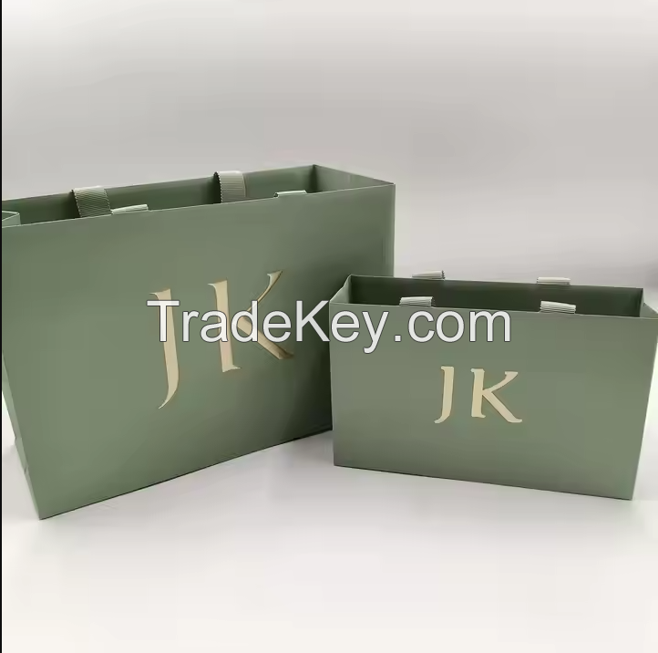 Custom Color UV Gold Foil Printed Art Paper Bag with Embossed Design for Clothing and Cosmetic Use Competitive Price
