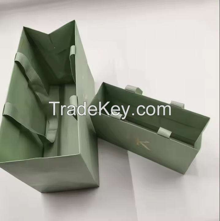 Custom Color UV Gold Foil Printed Art Paper Bag with Embossed Design for Clothing and Cosmetic Use Competitive Price