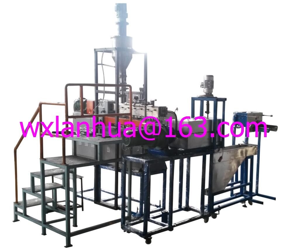 Double extruder spinning machine