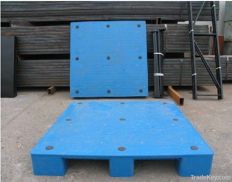 plastic pallet