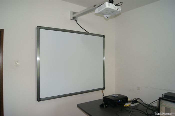 Interactive whiteboard for dual user in 82inch