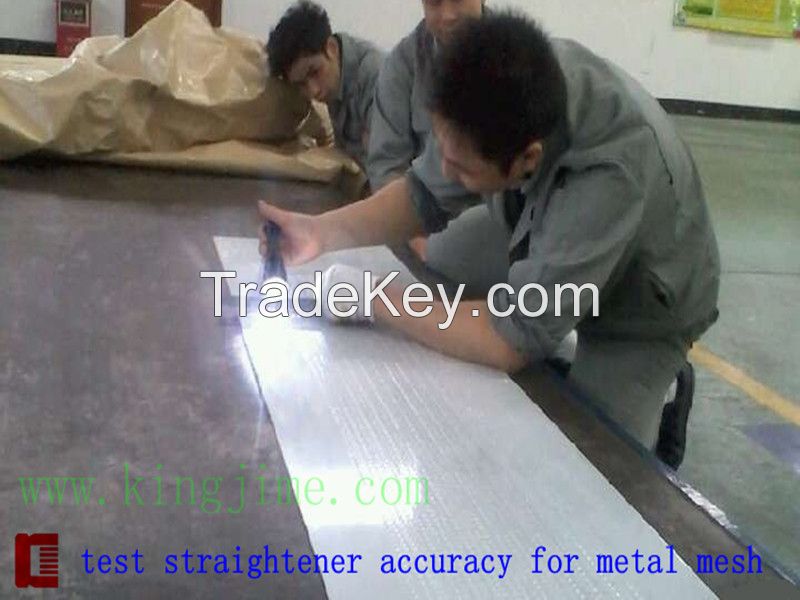 Metal mesh sheet leveling machine