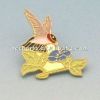 The bird design of lapel pin badge