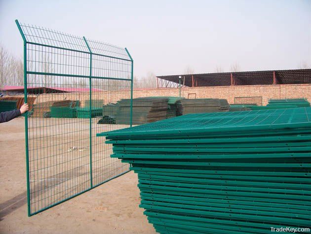 Welded Wire Mesh Fence