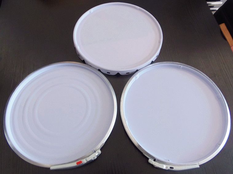 Pail lids with rubber seal and coating