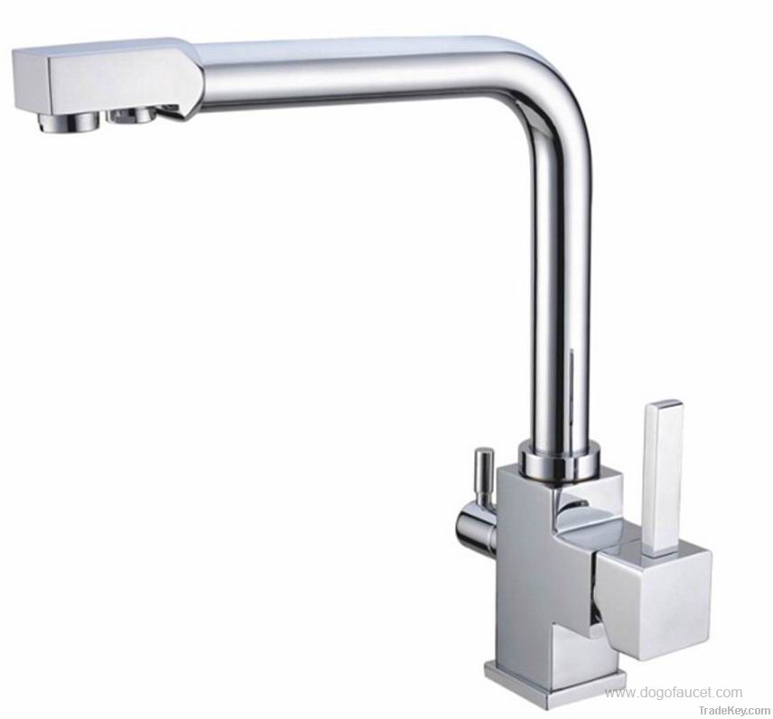 Water filtration faucet