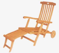 Steamer deck chair with wheel