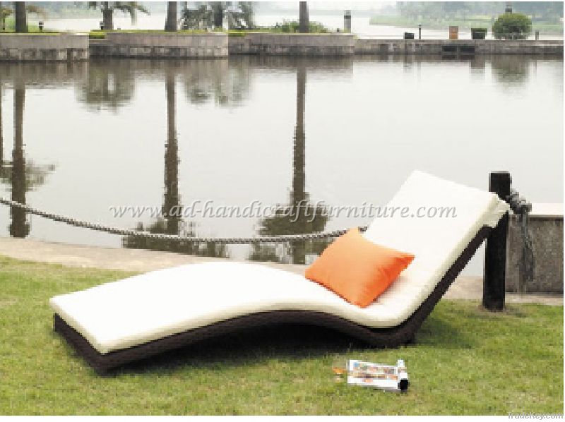 Poly rattan sunbed