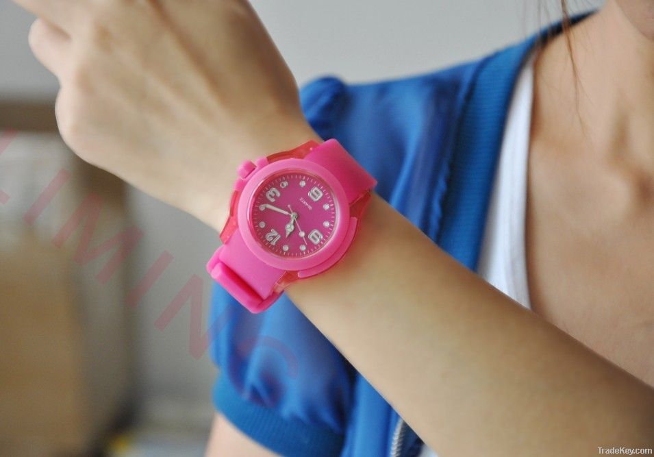 Charismatic red silicone watch