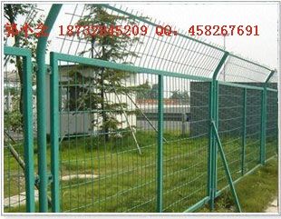 Barbed Wire Steel Mesh Fence