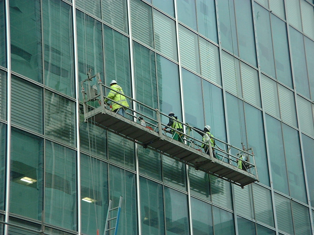 powered suspended scaffolding