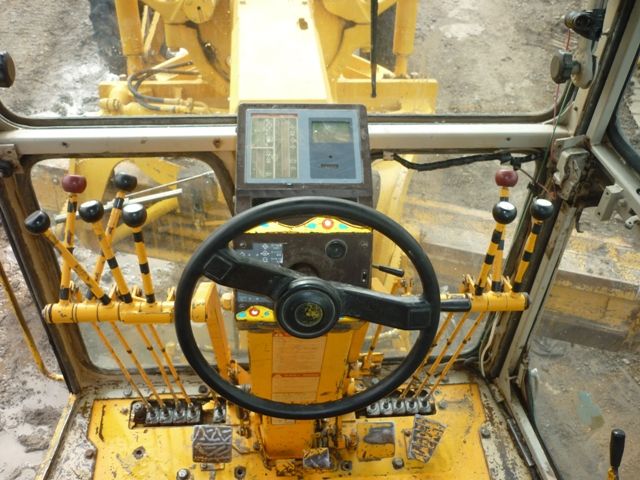 Used Komatsu Motor Grader (GD605A-5) YEAR 1994