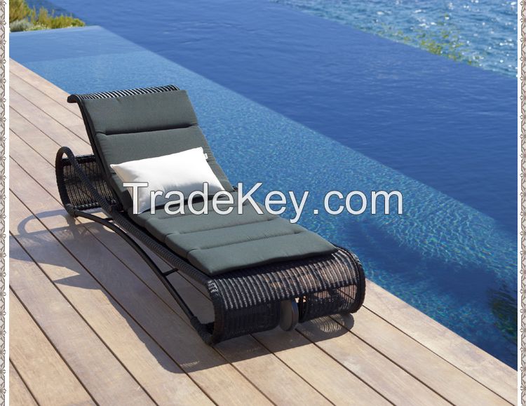 outdoor garden furniture PE rattan sun lounger