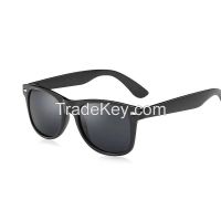 Cool, Polarizing 3D Glasses For New