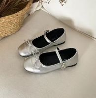 Woman's flat leather shoes