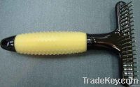 Memory gel grip undercoat rake