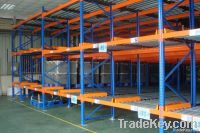 Gravity pallet racking
