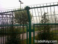 Wire mesh fence